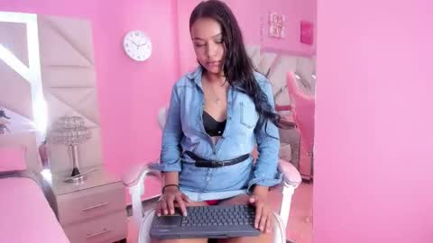 Birttany  online show from December 1, 7:49 pm