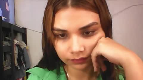 Snapshot of brunette_dan chatting on December 16, 1:10 am norma online show from December 16, 1:10 am