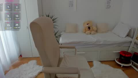 bubbledoll7 online show from March 17, 9:13 am