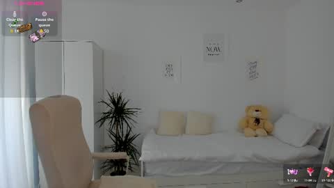 bubbledoll7 online show from June 12, 1:19 pm