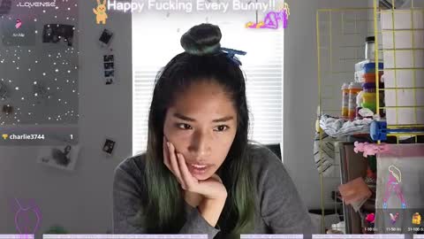 Snapshot of bunnycheekz chatting on December 9, 7:29 pm Tokki  bunny  online show from December 9, 7:29 pm