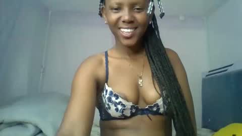 bunnydiva_ online show from May 6, 6:50 am