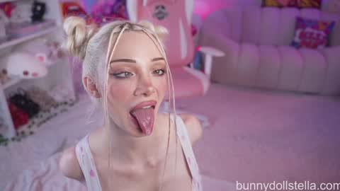 Stella online show from March 16, 1:08 am