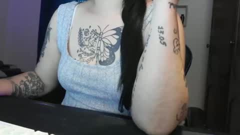 bunnyfox420 online show from April 6, 4:30 pm