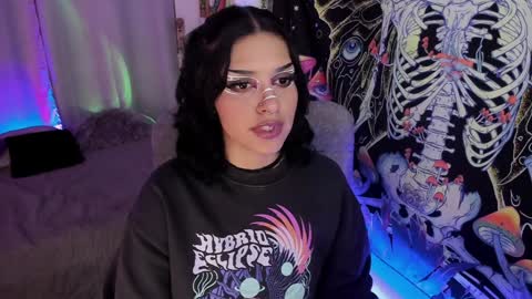 Snapshot of bunnypeachyy chatting on January 6, 2:58 am online show from January 6, 2:58 am
