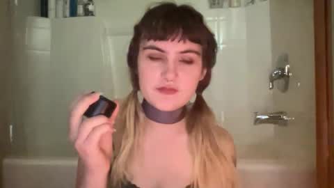 Snapshot of bushbabe3008 chatting on October 22, 10:26 pm esme gray online show from October 22, 10:26 pm