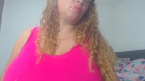 Snapshot of bustyamanda_ chatting on February 20, 7:52 pm Amanda online show from February 20, 7:52 pm