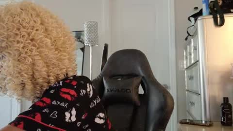 butterfly booty online show from December 15, 1:05 pm