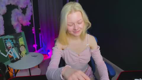 Robin online show from November 16, 3:52 am