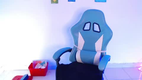 callmebluee online show from April 16, 1:06 am