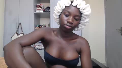 Snapshot of camclit chatting on January 7, 8:13 am Princess online show from January 7, 8:13 am