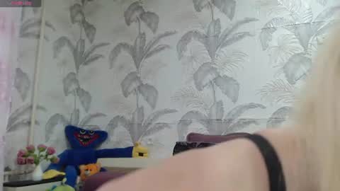 CamDiva1 online show from June 20, 1:03 pm