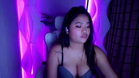Jade online show from May 2, 9:23 am
