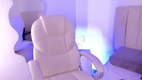 Snapshot of camila_adams chatting on December 4, 8:18 pm Cami online show from December 4, 8:18 pm