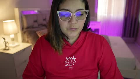 Snapshot of camila_buitrago chatting on December 2, 3:23 pm Camila buitrago online show from December 2, 3:23 pm