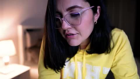 Snapshot of camila_buitrago chatting on October 2, 3:33 am Camila buitrago online show from October 2, 3:33 am
