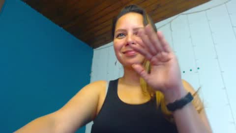 Snapshot of camila_delarosa chatting on January 21, 1:22 pm camila online show from January 21, 1:22 pm