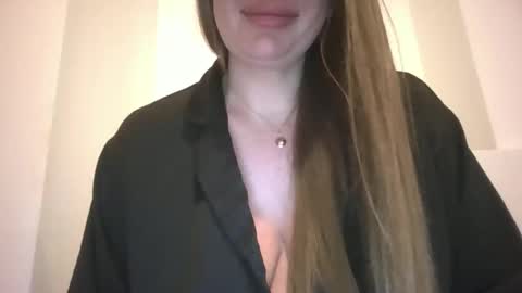 Snapshot of candice_tessy chatting on October 18, 9:05 pm Candice online show from October 18, 9:05 pm