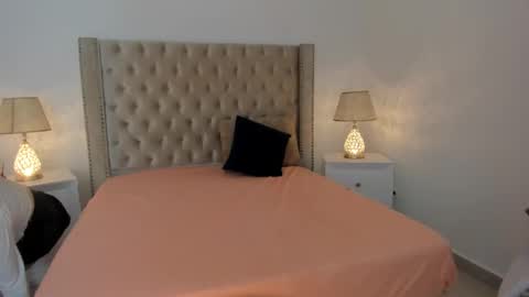 Candie  online show from November 14, 12:05 pm