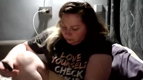 Laura online show from July 29, 9:04 pm