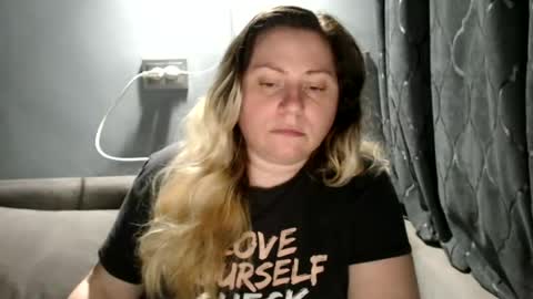 Laura online show from June 17, 9:16 pm
