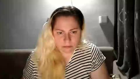 Laura online show from September 19, 7:24 pm