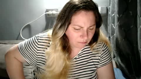 Laura online show from June 23, 9:57 pm