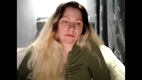 Laura online show from April 27, 9:56 pm