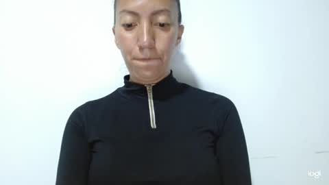 candymilfff online show from November 12, 9:24 pm