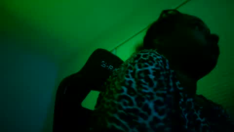 candyredxo2024 online show from July 2, 3:23 am