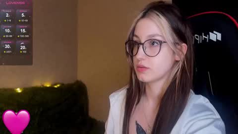 caramel_95 online show from March 18, 7:30 pm