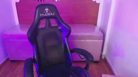 CARLYE   online show from October 3, 3:00 am