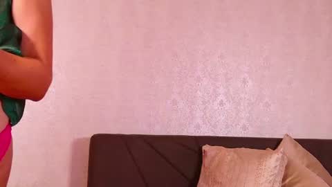 CaroJhones online show from July 9, 1:02 pm