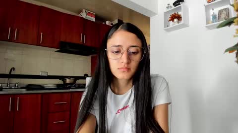 Caroline online show from February 27, 6:42 pm