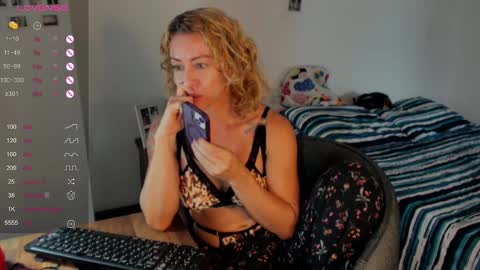 Snapshot of carolina_zaens chatting on February 13, 8:34 pm carolina_zaens online show from February 13, 8:34 pm