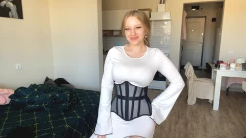 Nicole online show from April 8, 5:20 am