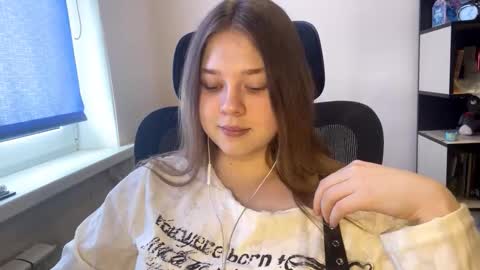 carolindueno online show from March 19, 10:08 am