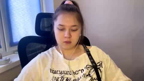 carolindueno online show from March 7, 10:00 am