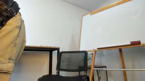  Caroline  online show from March 9, 10:18 am