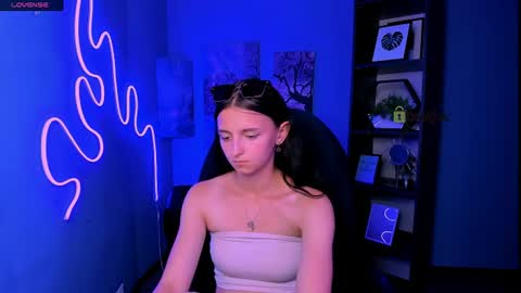 Caroline online show from June 23, 8:51 pm