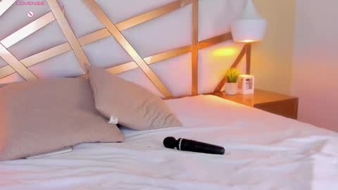 Caroline online show from February 19, 1:32 pm