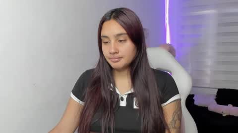 caroline_rodriguez_9 online show from July 31, 7:15 pm