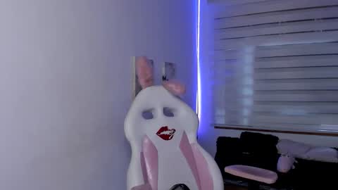 caroline_rodriguez_9 online show from June 9, 7:13 pm