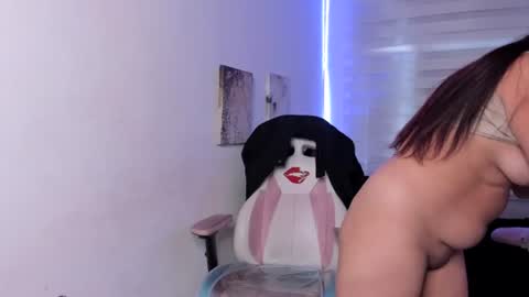 caroline_rodriguez_9 online show from June 26, 7:04 pm
