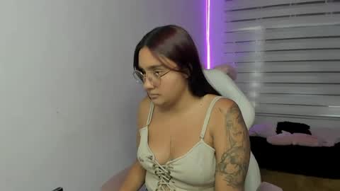 caroline_rodriguez_9 online show from July 27, 7:11 pm