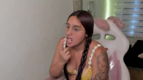 caroline_rodriguez_9 online show from July 18, 7:49 pm