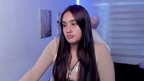 caroline_rodriguez_9 online show from June 23, 7:12 pm