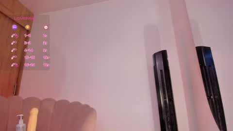 carolinna_ online show from July 13, 2:23 am