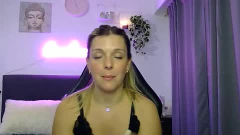 caroluciani online show from March 26, 2:25 am