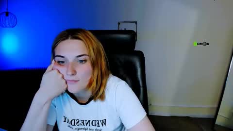 Snapshot of casey_meow_ chatting on September 17, 12:58 pm casey_meow_ online show from September 17, 12:58 pm